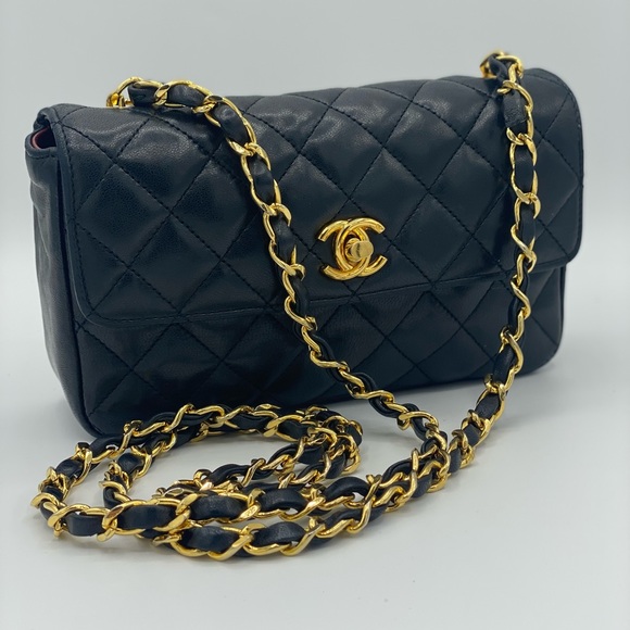 VINTAGE CHANEL MINI 24k gold hardware - Picture 3 of 10